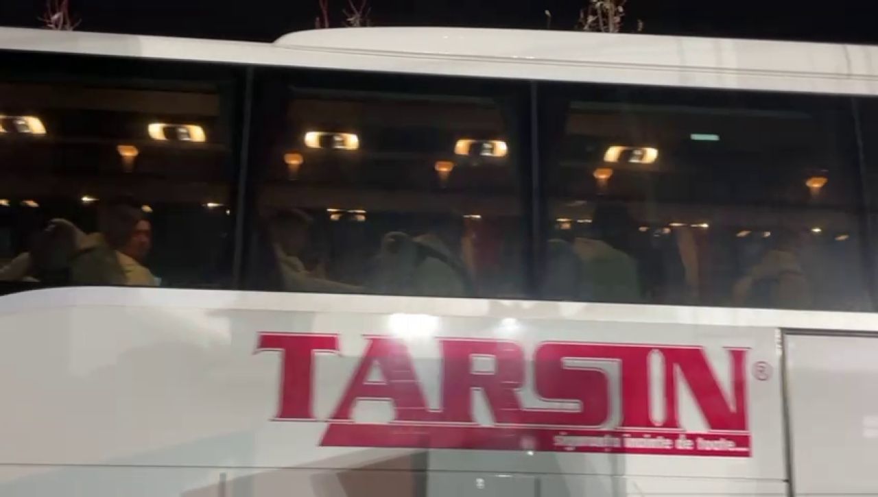 FCSB a renunțat la roș-albastru și și-a făcut apariția la Voluntari cu un alt autocar_28