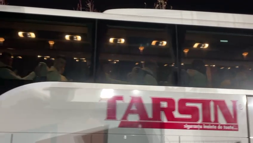 FCSB a renunțat la roș-albastru și și-a făcut apariția la Voluntari cu un alt autocar_29