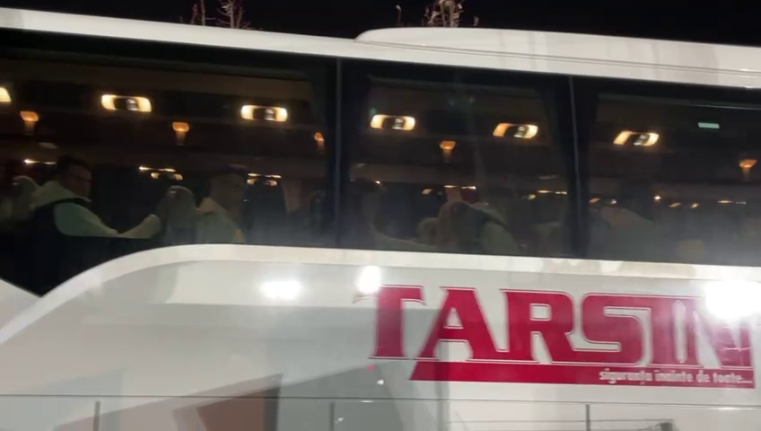 FCSB a renunțat la roș-albastru și și-a făcut apariția la Voluntari cu un alt autocar_30