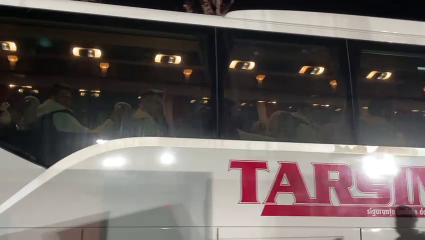 FCSB a renunțat la roș-albastru și și-a făcut apariția la Voluntari cu un alt autocar_31