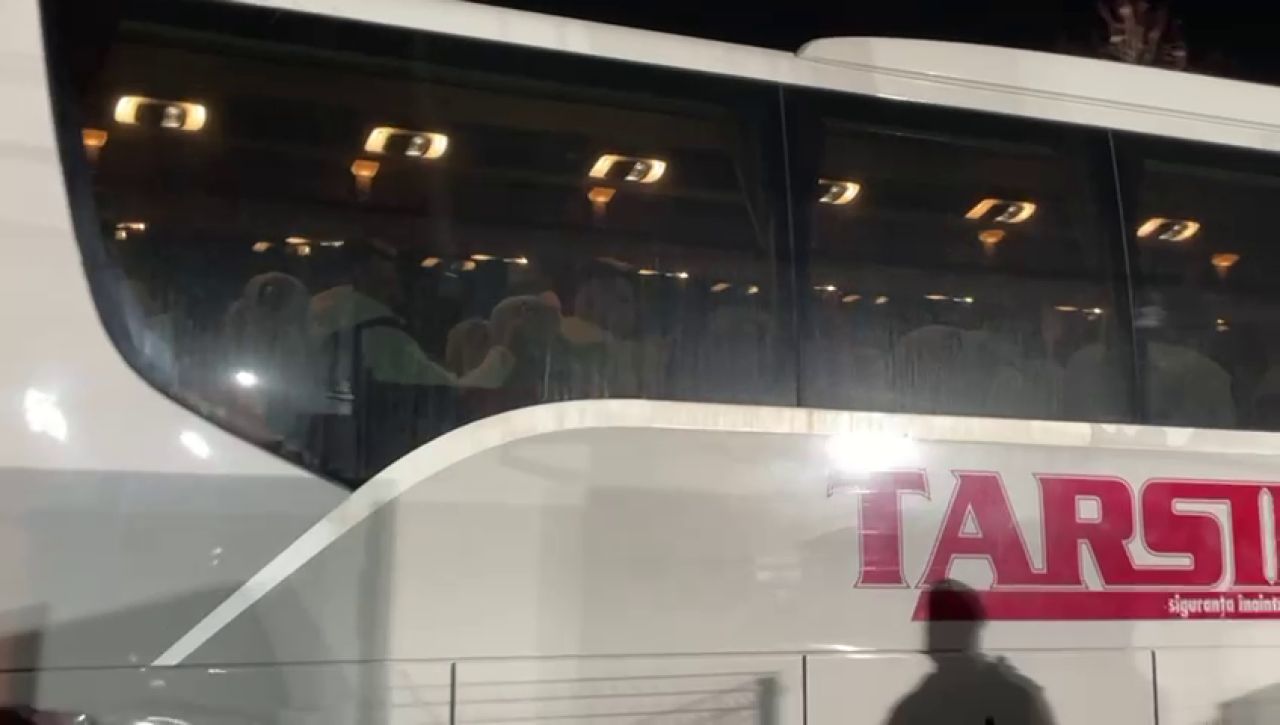 FCSB a renunțat la roș-albastru și și-a făcut apariția la Voluntari cu un alt autocar_33