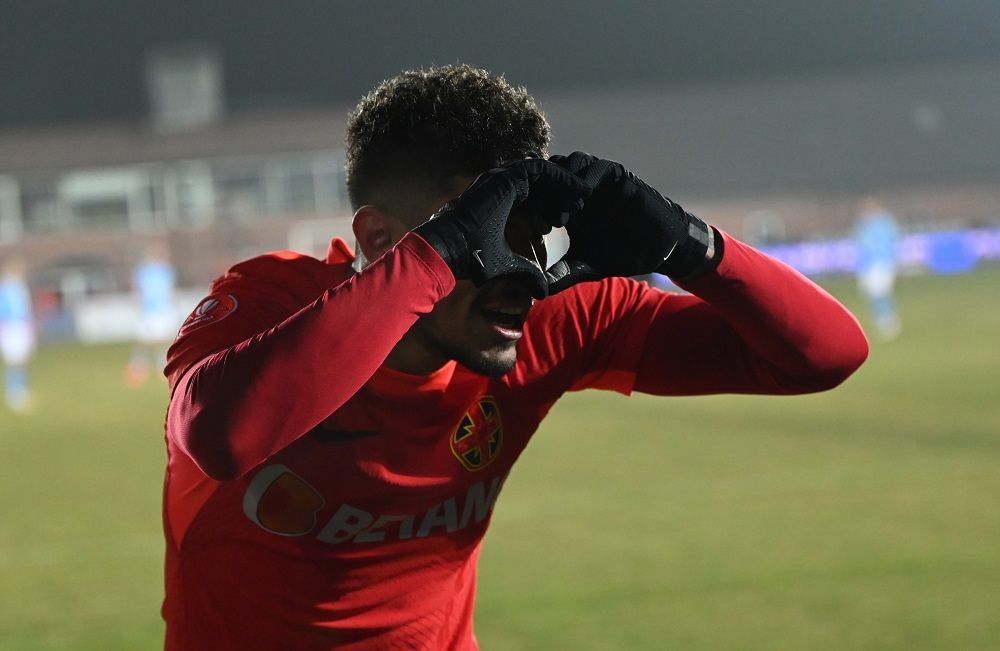 FOTO | CFR Cluj a plecat la Sofia! Dan Petrescu, impresionat de lotul lui TSKA: