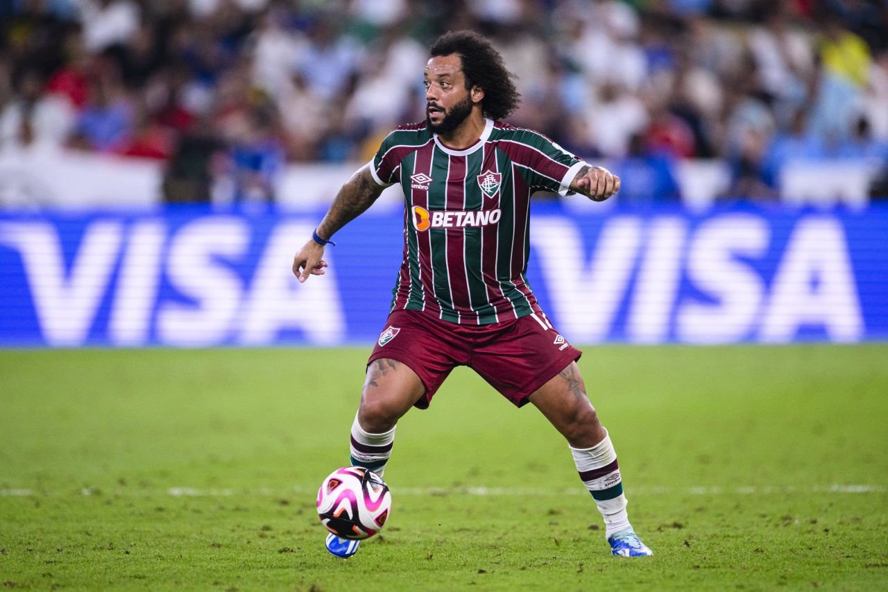 Marcelo, numărul 1 din istoria lui Real Madrid, a câștigat acum pe Maracana și trofeul suprem din America de Sud! Peste 60.000 de fani prezenți_3