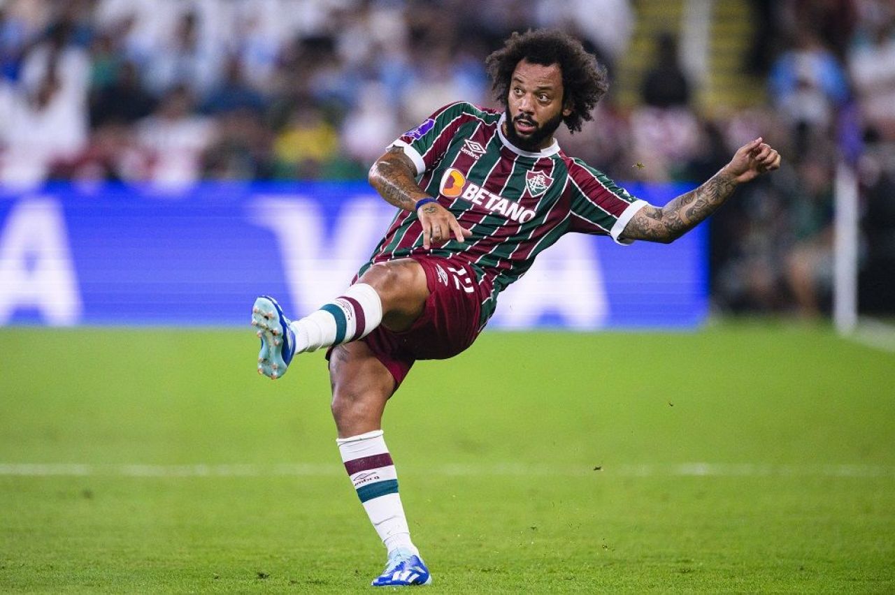 Marcelo, numărul 1 din istoria lui Real Madrid, a câștigat acum pe Maracana și trofeul suprem din America de Sud! Peste 60.000 de fani prezenți_8