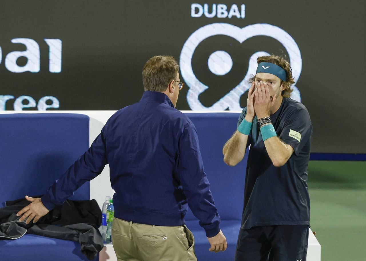 Momente uluitoare la ATP Dubai: Andrey Rublev, descalificat după o criză de nervi_2
