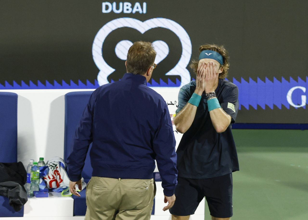 Momente uluitoare la ATP Dubai: Andrey Rublev, descalificat după o criză de nervi_1