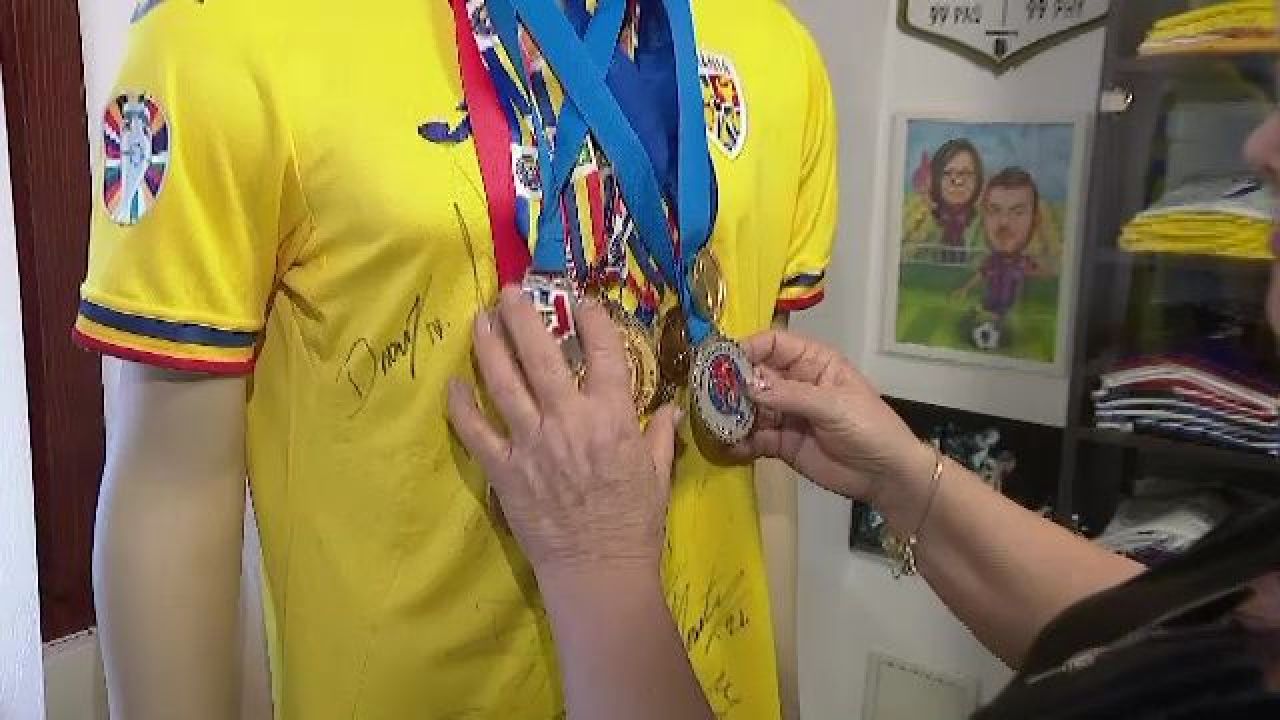 Mama lui Denis Alibec, cu lacrimi în ochi: