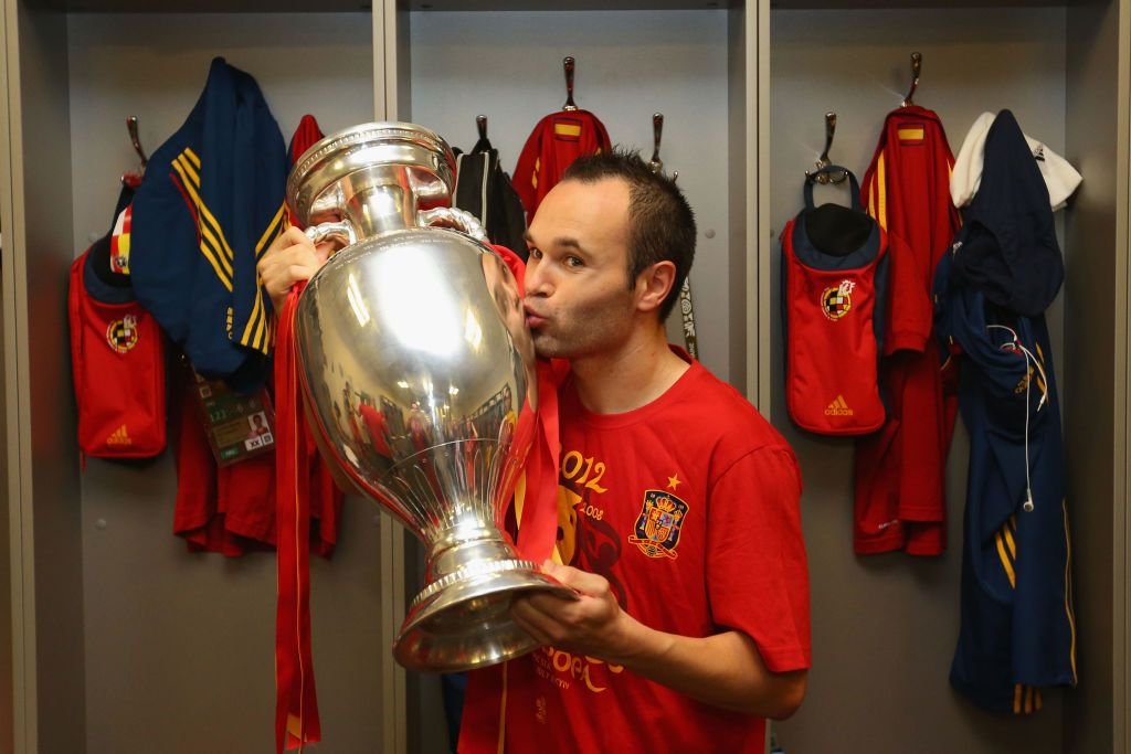 Andres Iniesta a ajuns la 1000 de meciuri: niciun cartonaș roșu, 38 de trofee, campion mondial și european!_3