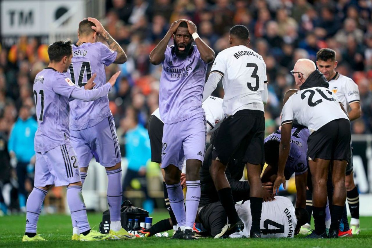 Imagini cutremurătoare! Accidentare horror în Valencia - Real Madrid: jucătorii au rămas încremeniți pe teren_1