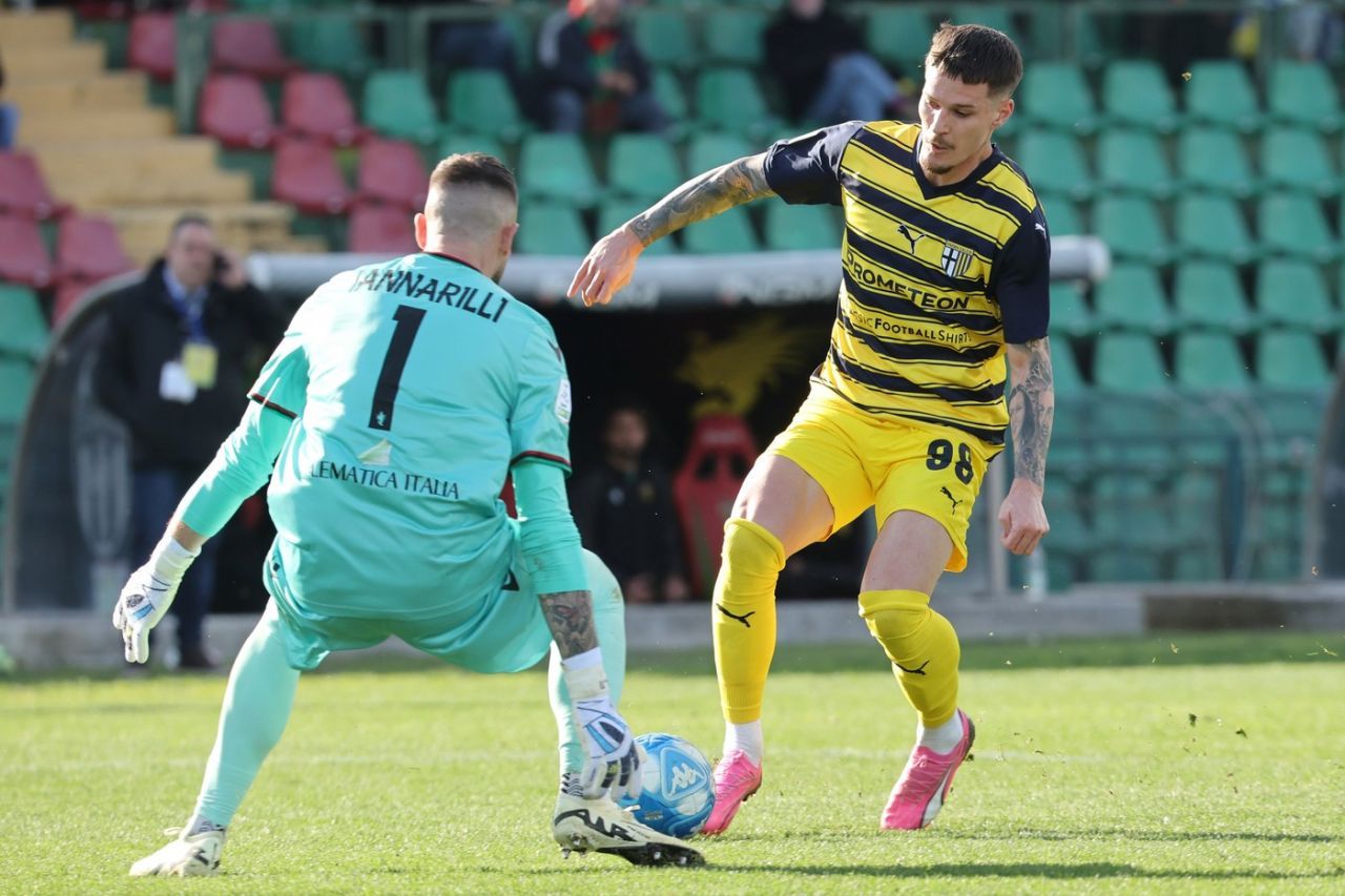 Cu un picior în Seria A, Dennis Man e aproape de marele transfer! Ioan Becali a dezvăluit tot_2