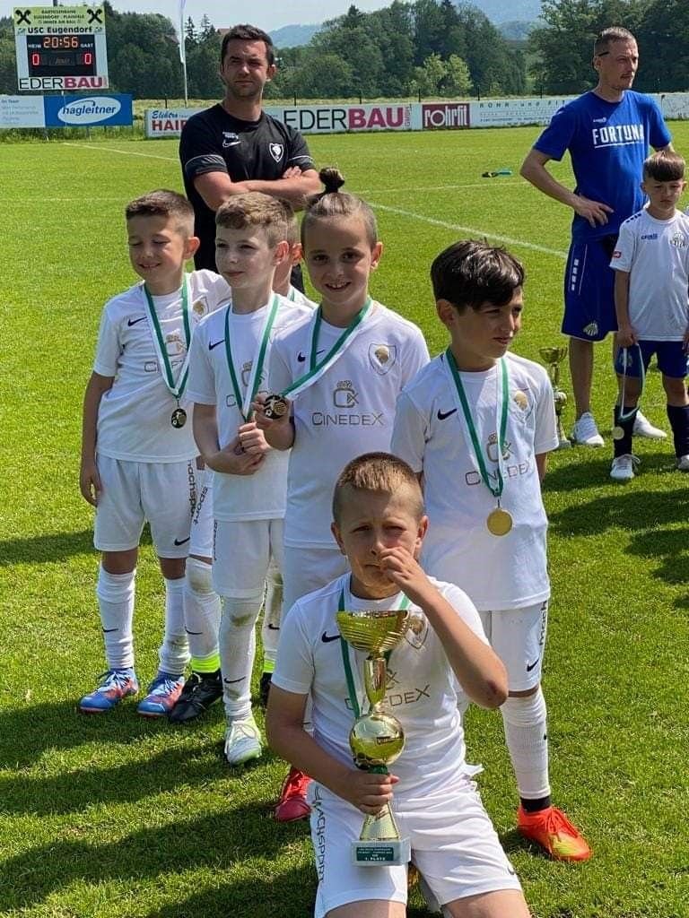 ”Banda” de puști români care a speriat Austria cu scoruri ca 30-0 sau 24-2! ”Prestația lor mă face să cred că vom câștiga și cu Red Bull Salzburg”_18