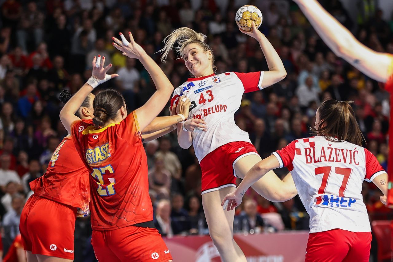 Croația - România 23-25 (11-11). Fiesta la Koprivnica! Naționala feminină s-a calificat la Europeanul de handbal. Așa am trăit meciul fază cu fază_8