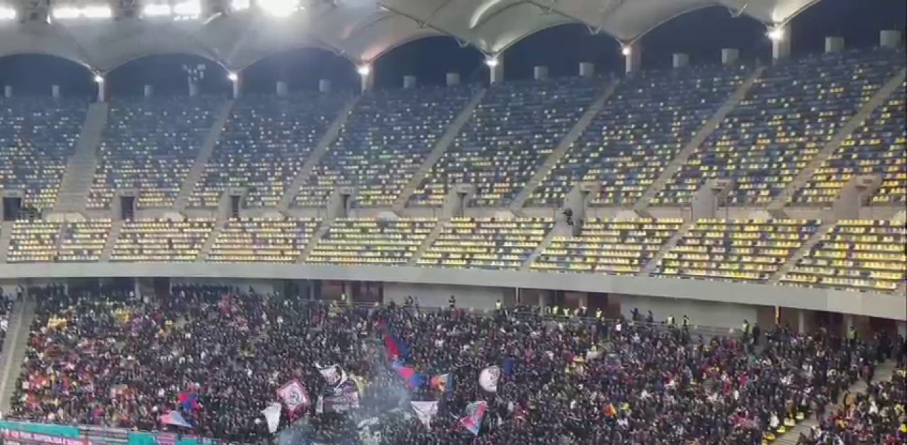 Atmosferă superbă la FCSB - Petrolul Ploiești! Fanii vicecampioanei au aruncat cu materiale pirotehnice în debutul meciului_18