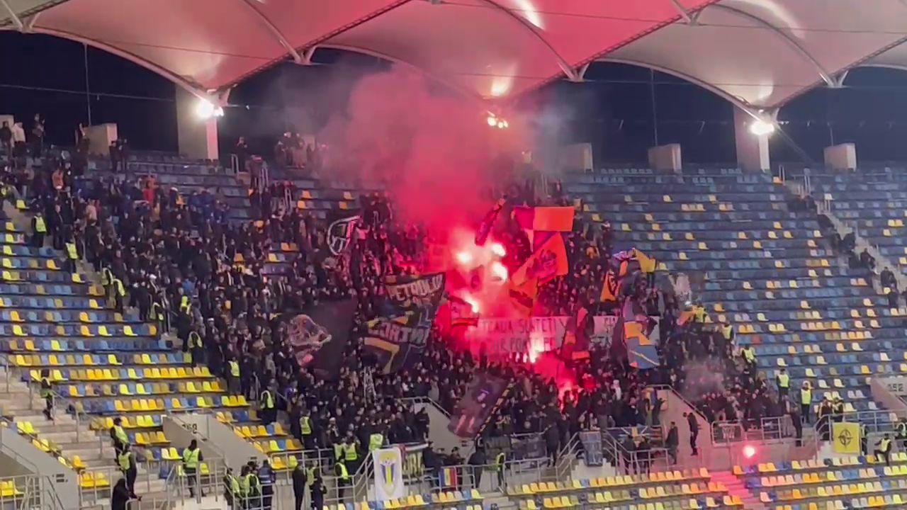 Galeria Petrolului, banner cu venin îndreptat spre FCSB!_3