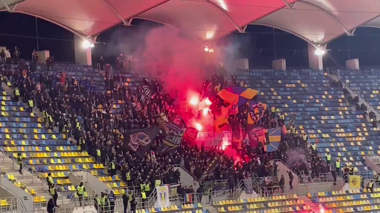 Galeria Petrolului, banner cu venin îndreptat spre FCSB!_5