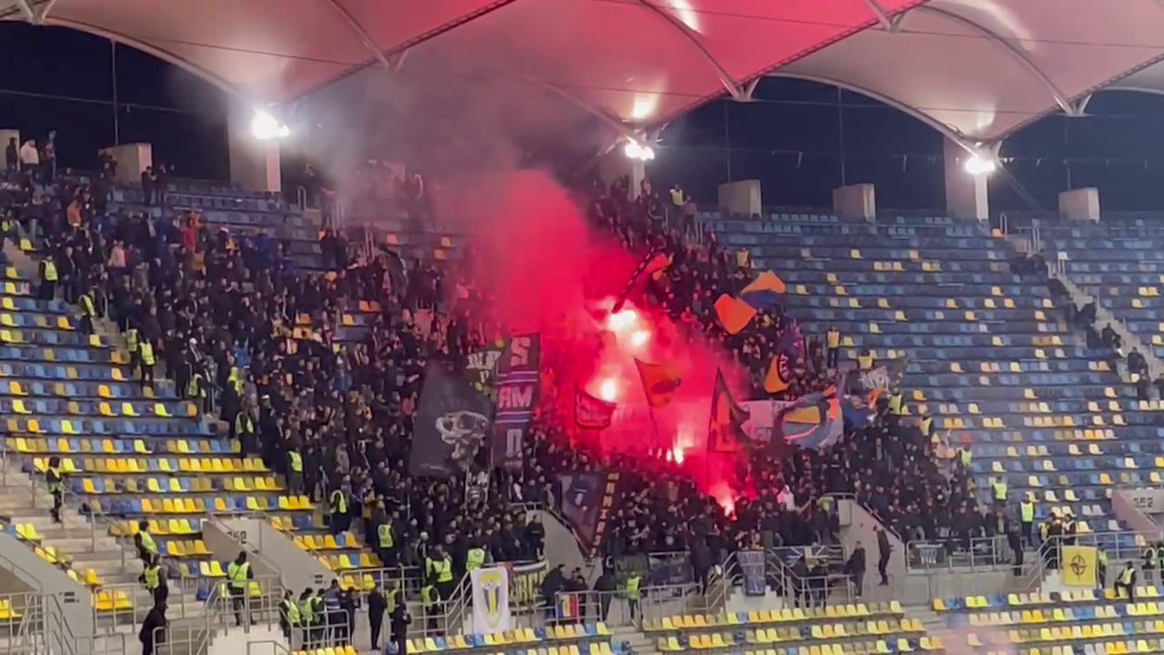 Galeria Petrolului, banner cu venin îndreptat spre FCSB!_6