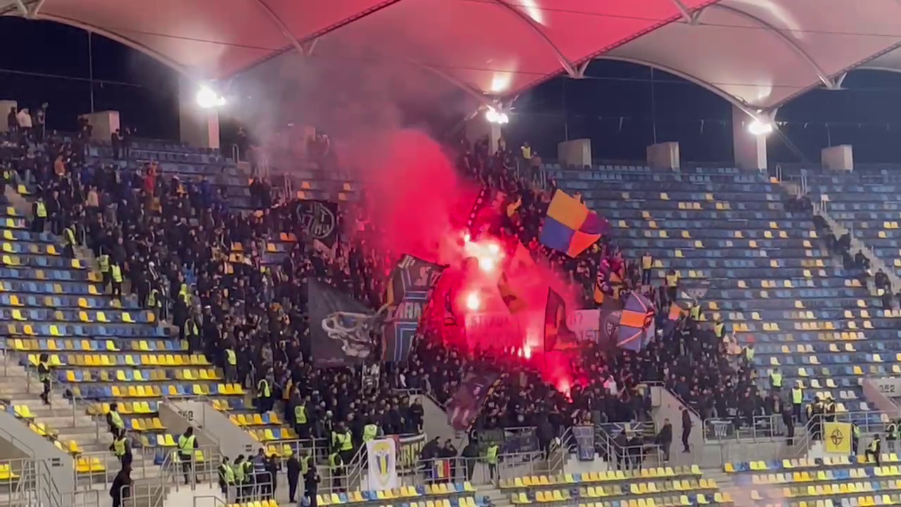 Galeria Petrolului, banner cu venin îndreptat spre FCSB!_7