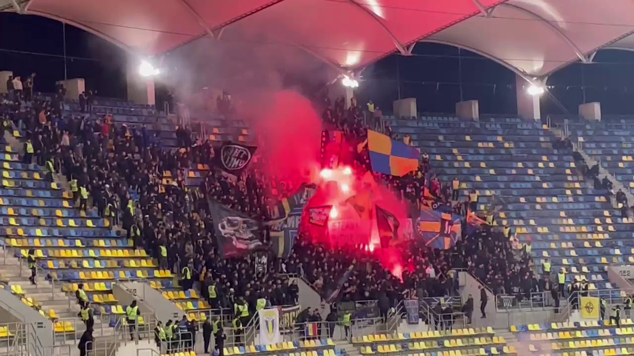 Galeria Petrolului, banner cu venin îndreptat spre FCSB!_8