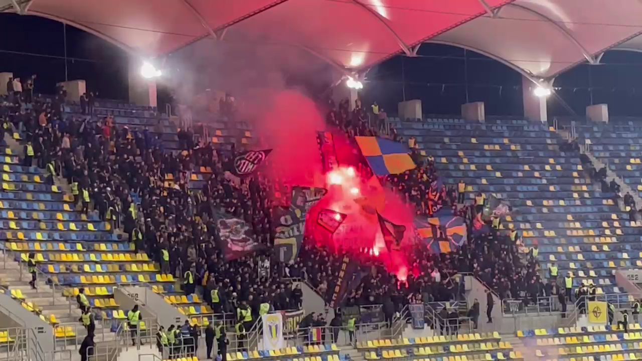 Galeria Petrolului, banner cu venin îndreptat spre FCSB!_9