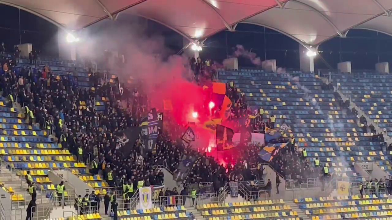 Galeria Petrolului, banner cu venin îndreptat spre FCSB!_11