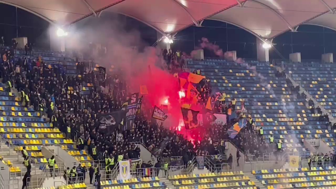 Galeria Petrolului, banner cu venin îndreptat spre FCSB!_12