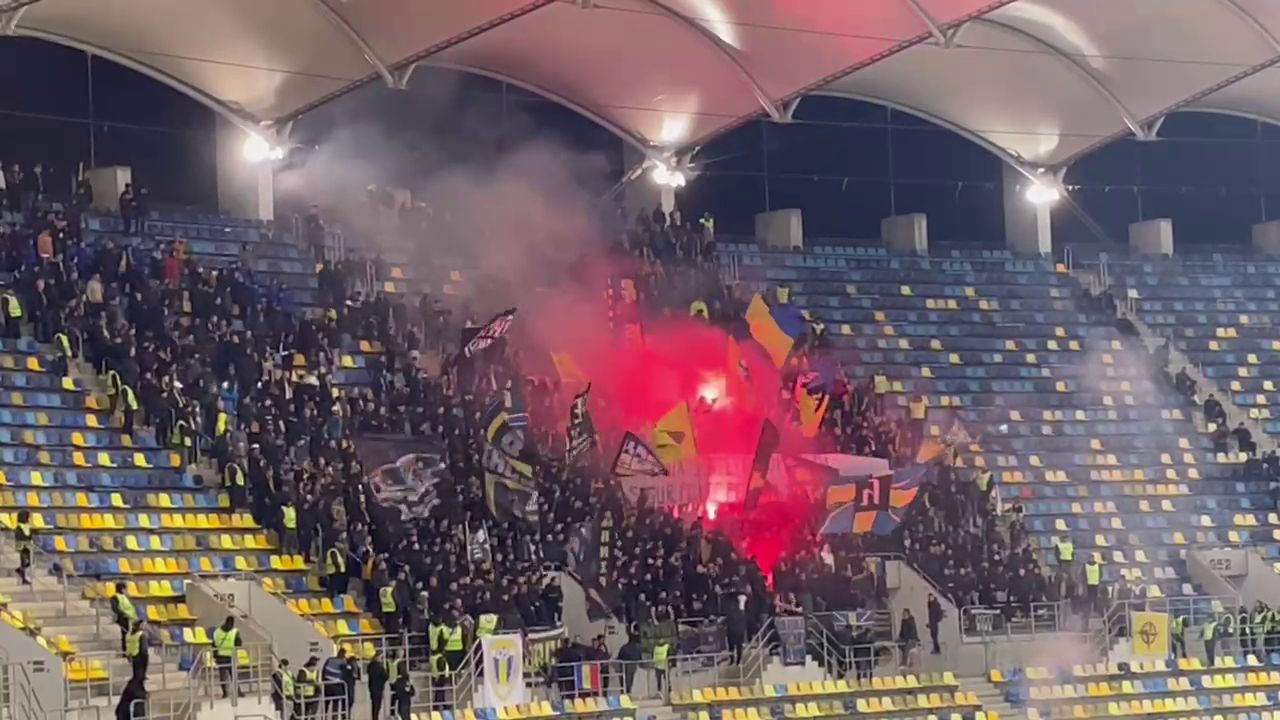 Galeria Petrolului, banner cu venin îndreptat spre FCSB!_13