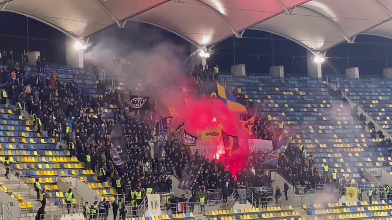 Galeria Petrolului, banner cu venin îndreptat spre FCSB!_15