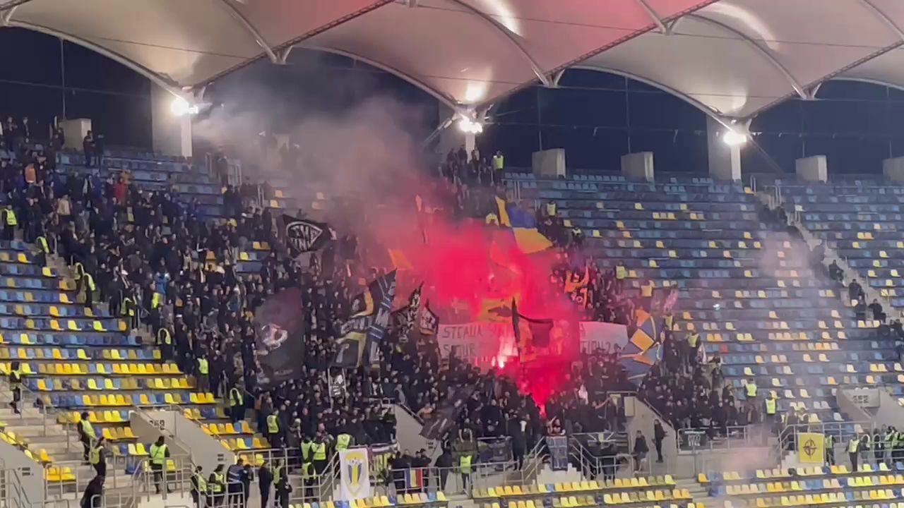Galeria Petrolului, banner cu venin îndreptat spre FCSB!_16