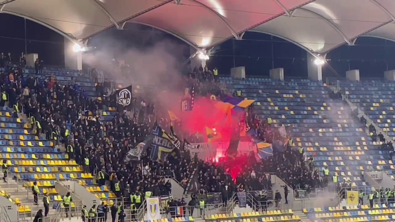 Galeria Petrolului, banner cu venin îndreptat spre FCSB!_19