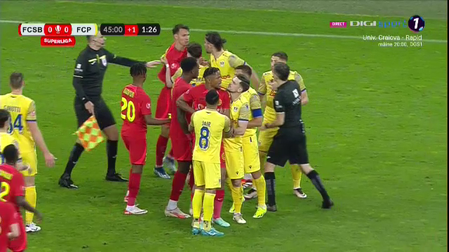 Spirite încinse pe Arena Națională! ”Centralul” a arătat două cartonașe în urma unei altercații de pe teren_6