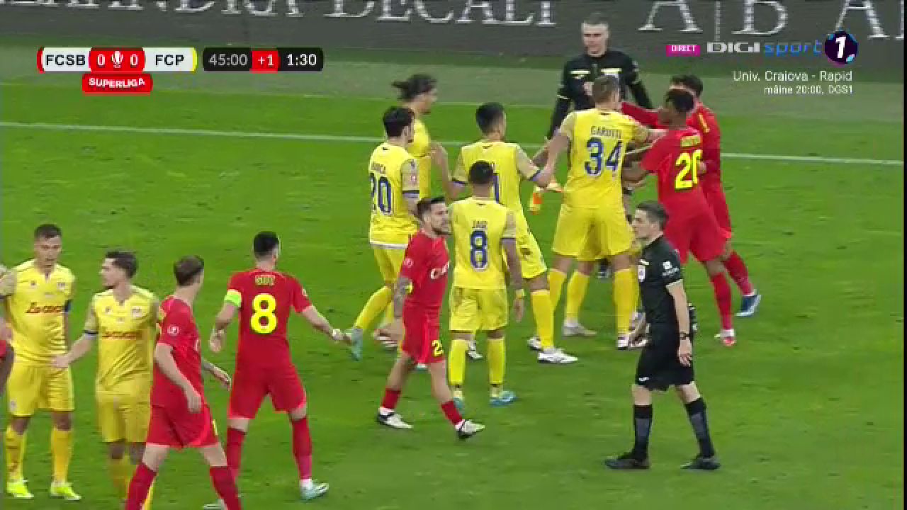 Spirite încinse pe Arena Națională! ”Centralul” a arătat două cartonașe în urma unei altercații de pe teren_11