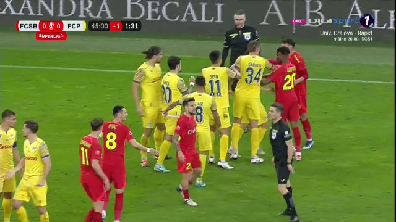 Spirite încinse pe Arena Națională! ”Centralul” a arătat două cartonașe în urma unei altercații de pe teren_12