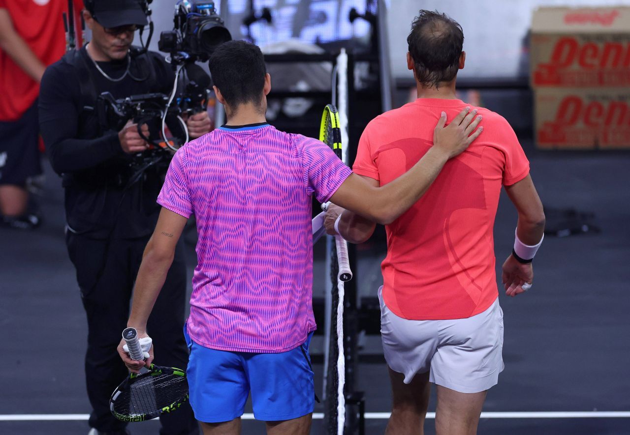 Duelul Generațiilor! Carlos Alcaraz îl depășește pe Rafa Nadal într-un meci de excepție la Las Vegas_2