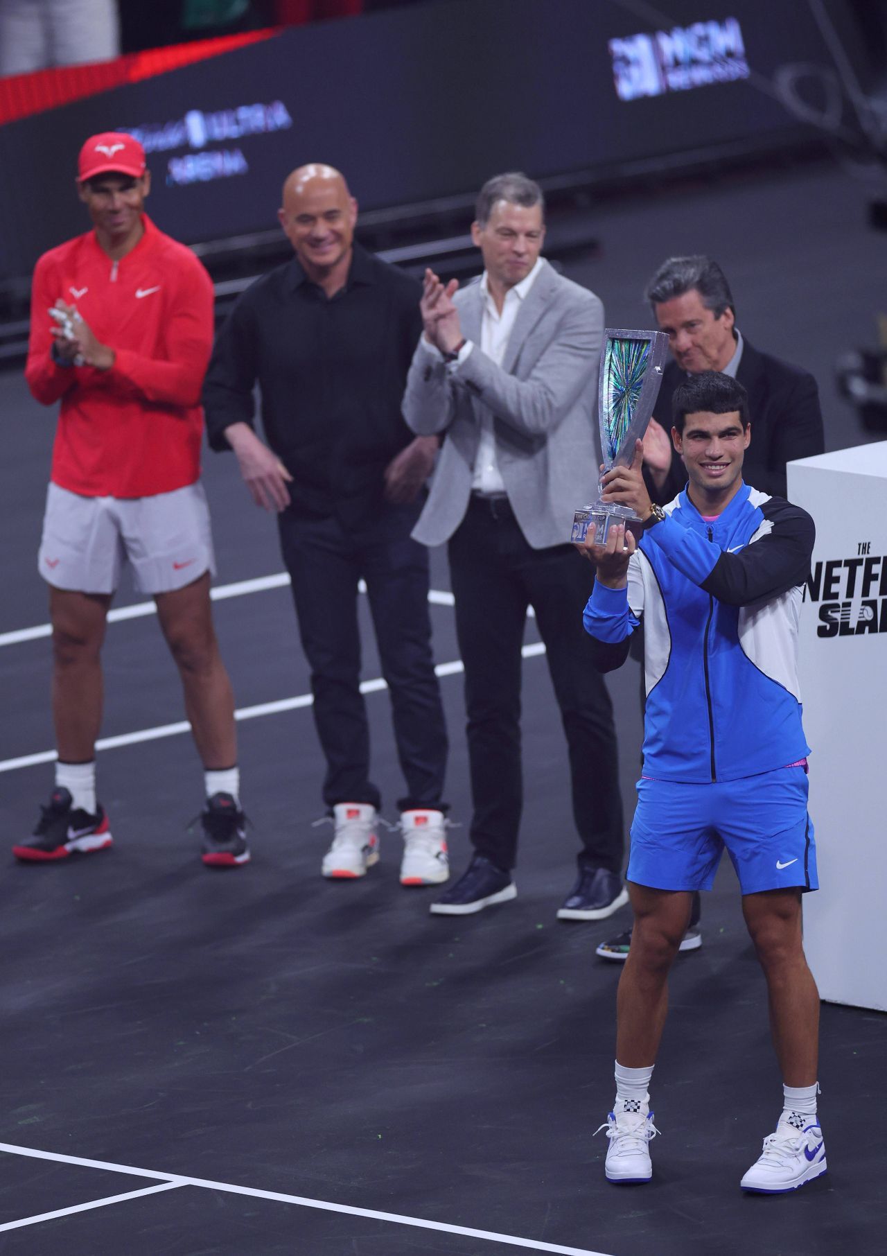 Duelul Generațiilor! Carlos Alcaraz îl depășește pe Rafa Nadal într-un meci de excepție la Las Vegas_3