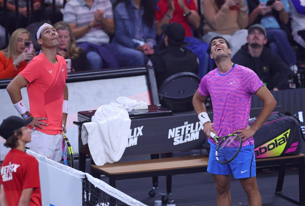 Duelul Generațiilor! Carlos Alcaraz îl depășește pe Rafa Nadal într-un meci de excepție la Las Vegas_4