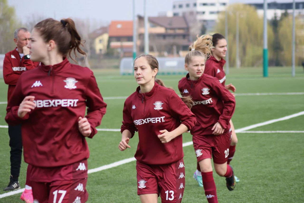 Scene INCREDIBILE in Spania! Dupa 15 ore de zbor, Messi a fost oprit in fata aeroportului! Care a fost motivul