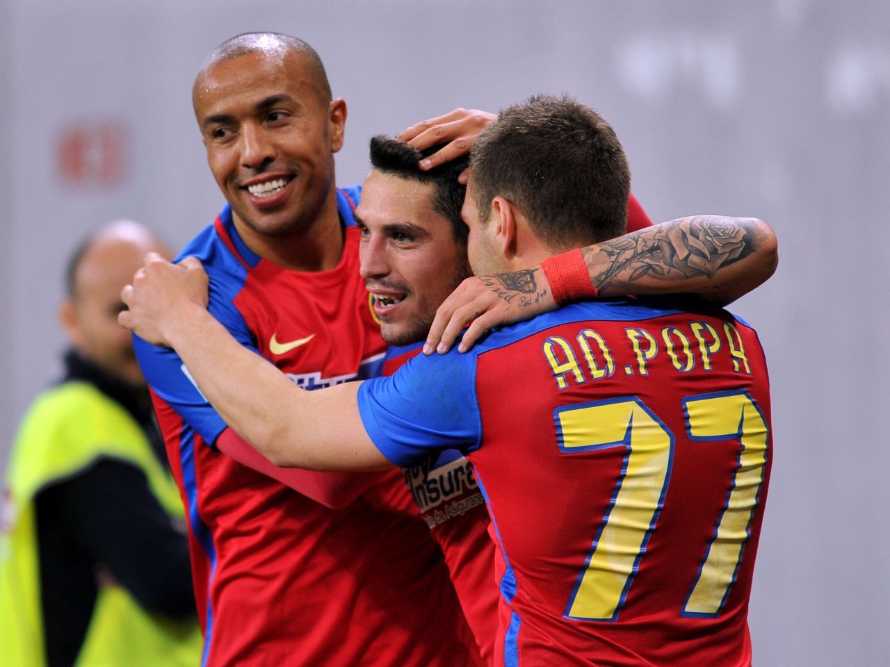 Starul care a plecat supărat de la FCSB trăiește acum pe picior mare: face poze cu Mbappe și joacă alături de Figo_4