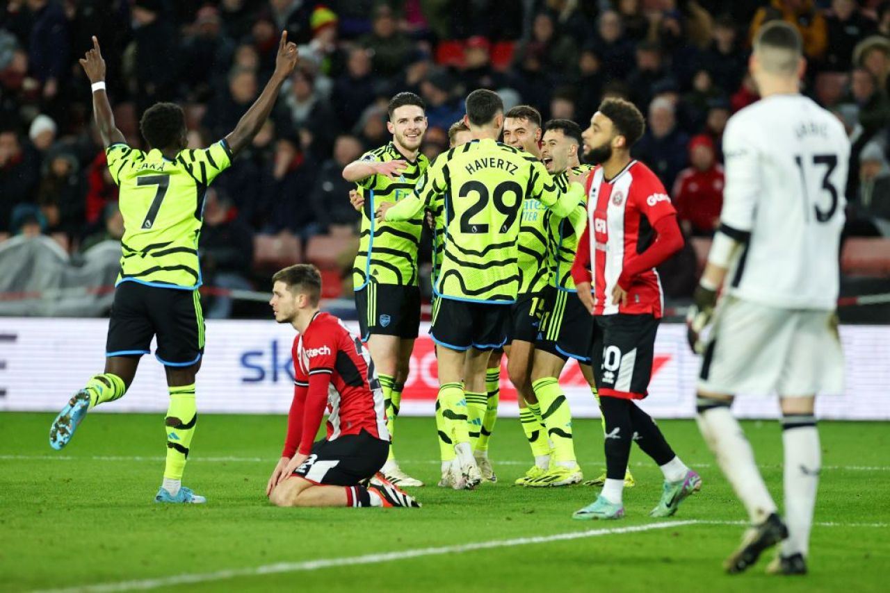 Scene uluitoare în Premier League: în minutul 17, fanii au plecat de la stadion, iar antrenorul a făcut schimbare_7