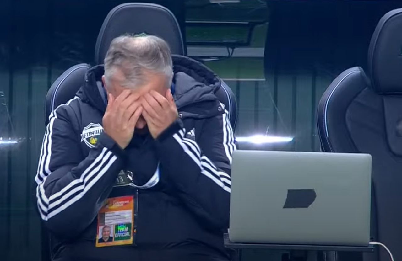 Dan Petrescu, dominat copios acasă, a luat foc după eroarea imensă și penalty-ul ratat în derby-ul Hyundai - Hyundai din Champions League!_1