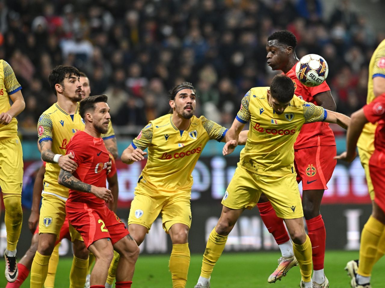 FCSB nu mai poate rata titlul nici dacă vrea. Caramavrov scrie despre lupta la câștigarea campionatului, în care Rapid și CFR au pierdut tempoul_2