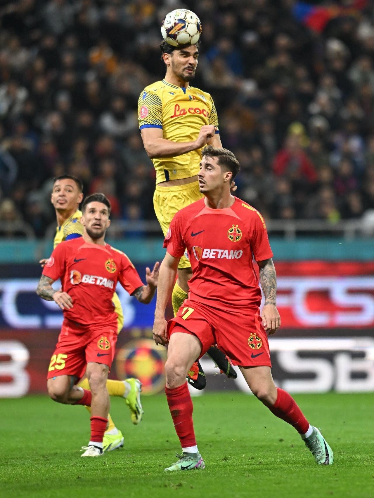 FCSB nu mai poate rata titlul nici dacă vrea. Caramavrov scrie despre lupta la câștigarea campionatului, în care Rapid și CFR au pierdut tempoul_3
