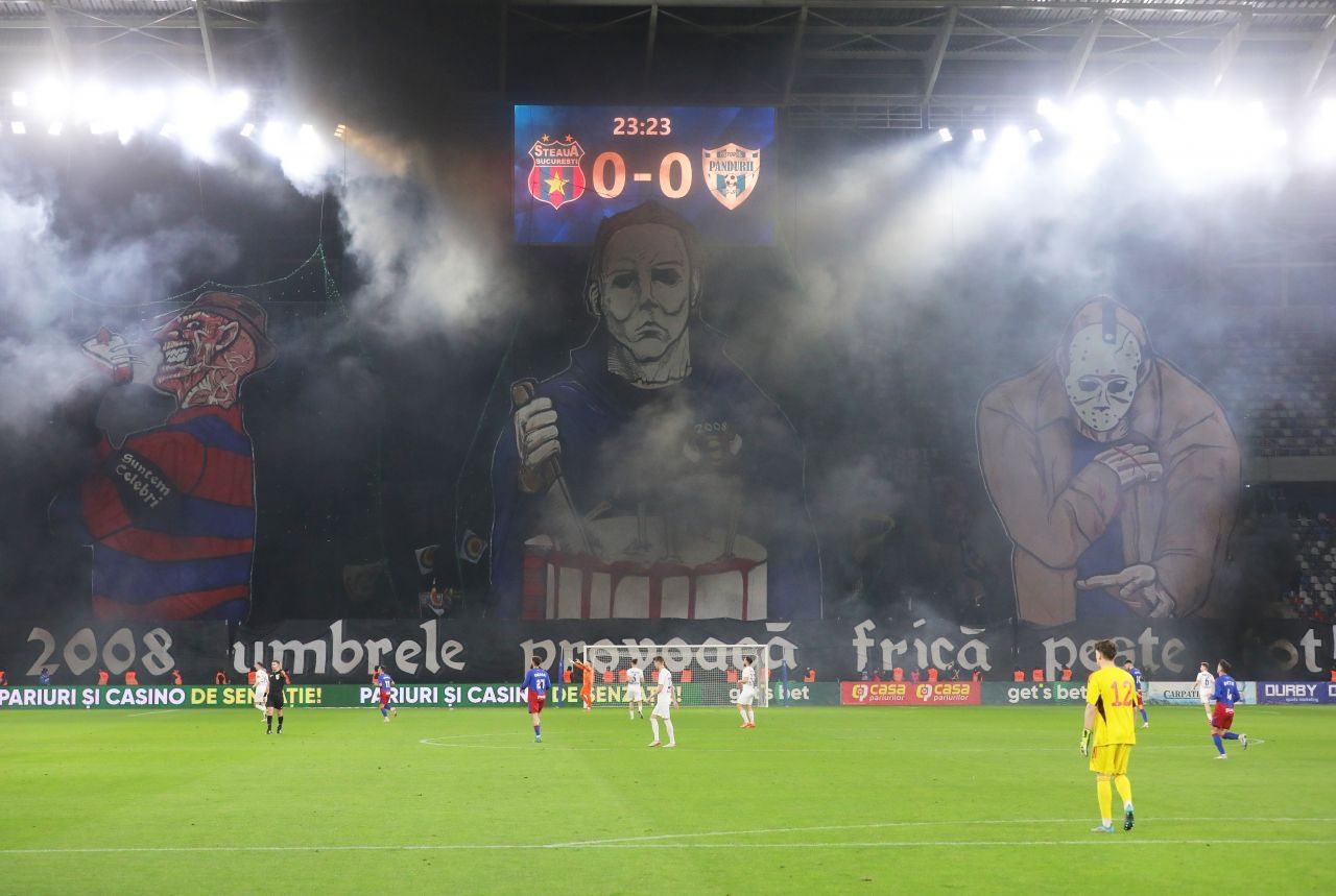 5-0 și fani de 10! Coregrafie suprarealistă a fanilor Stelei la meciul cu Pandurii: „Umbrele provoacă frică!”_3
