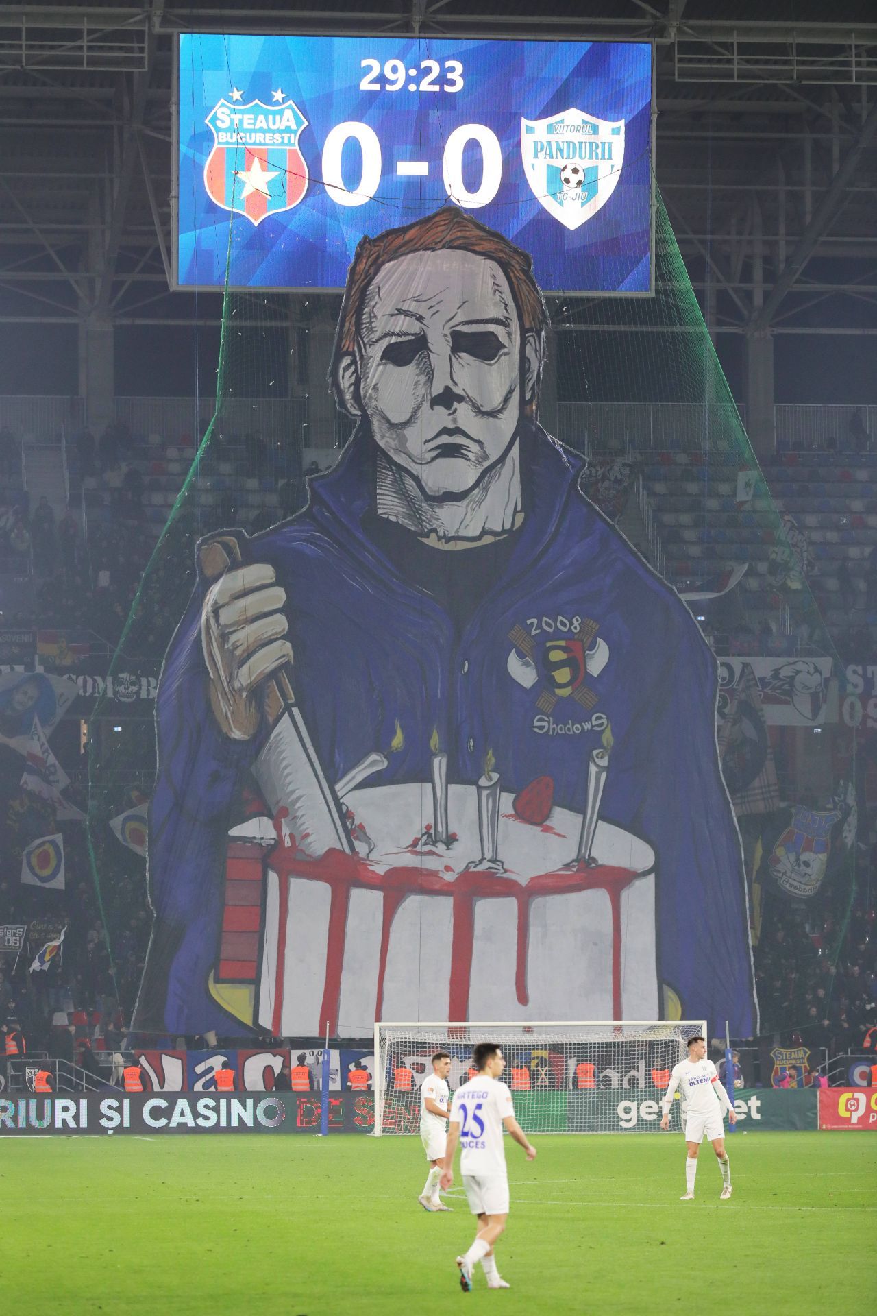 5-0 și fani de 10! Coregrafie suprarealistă a fanilor Stelei la meciul cu Pandurii: „Umbrele provoacă frică!”_2