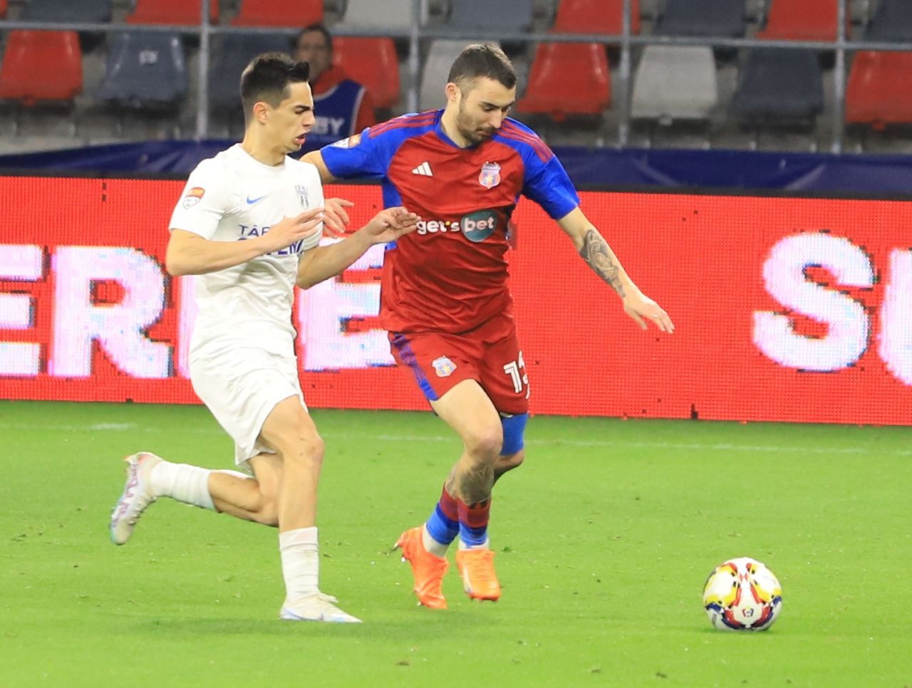 5-0 și fani de 10! Coregrafie suprarealistă a fanilor Stelei la meciul cu Pandurii: „Umbrele provoacă frică!”_5