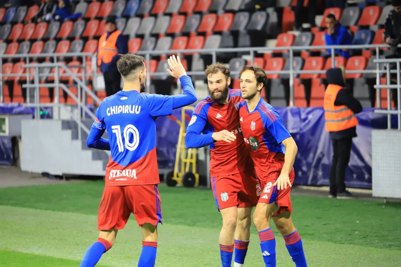 5-0 și fani de 10! Coregrafie suprarealistă a fanilor Stelei la meciul cu Pandurii: „Umbrele provoacă frică!”_12