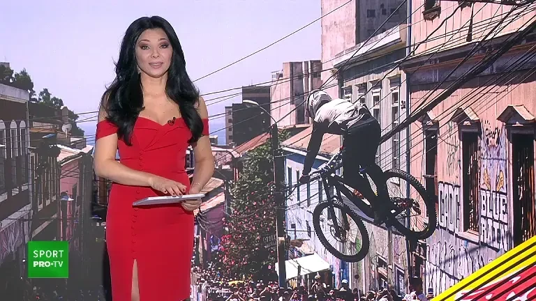 15.000 de oameni le-au făcut galerie unor cicliști la o cursă urbană