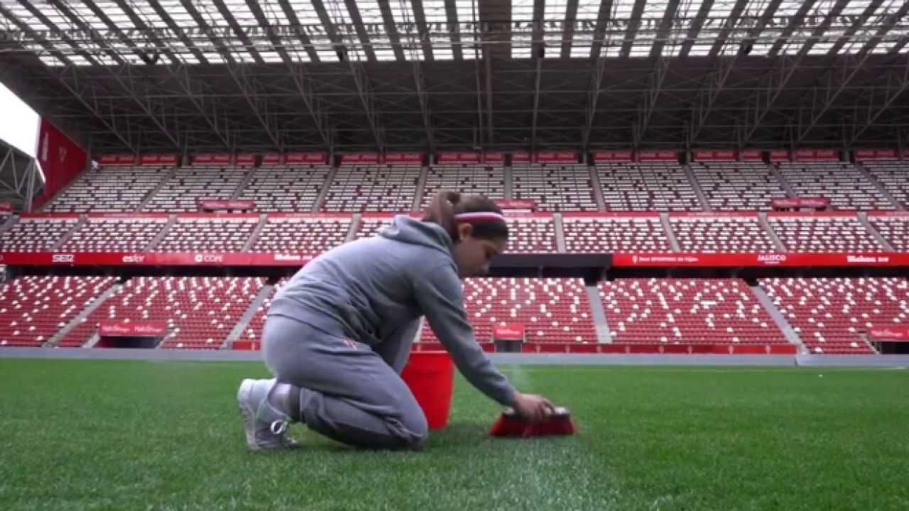 „Chiar ați pus o fată care dă cu mătura de 8 martie?” Clubul lui Pașcanu a aprins internetul cu un clip de Ziua Femeii_4