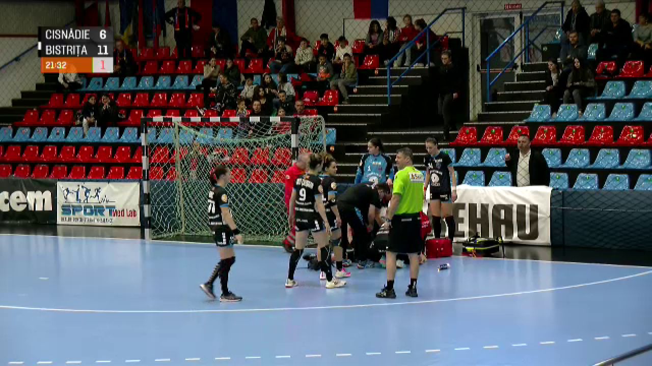 Panică la un meci de handbal din Liga Florilor! O jucătoare s-a prăbușit inconștientă pe teren_4