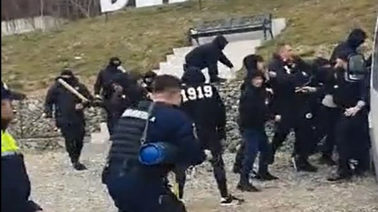 Sunt gata sa se bata cu campioana CFR! :) Trei victorii consecutive pentru Dinamo in Liga 1, inca un GOL STRATOSFERIC din afara careului! Aici ai fazele din Dinamo 4-1 Poli Iasi_12