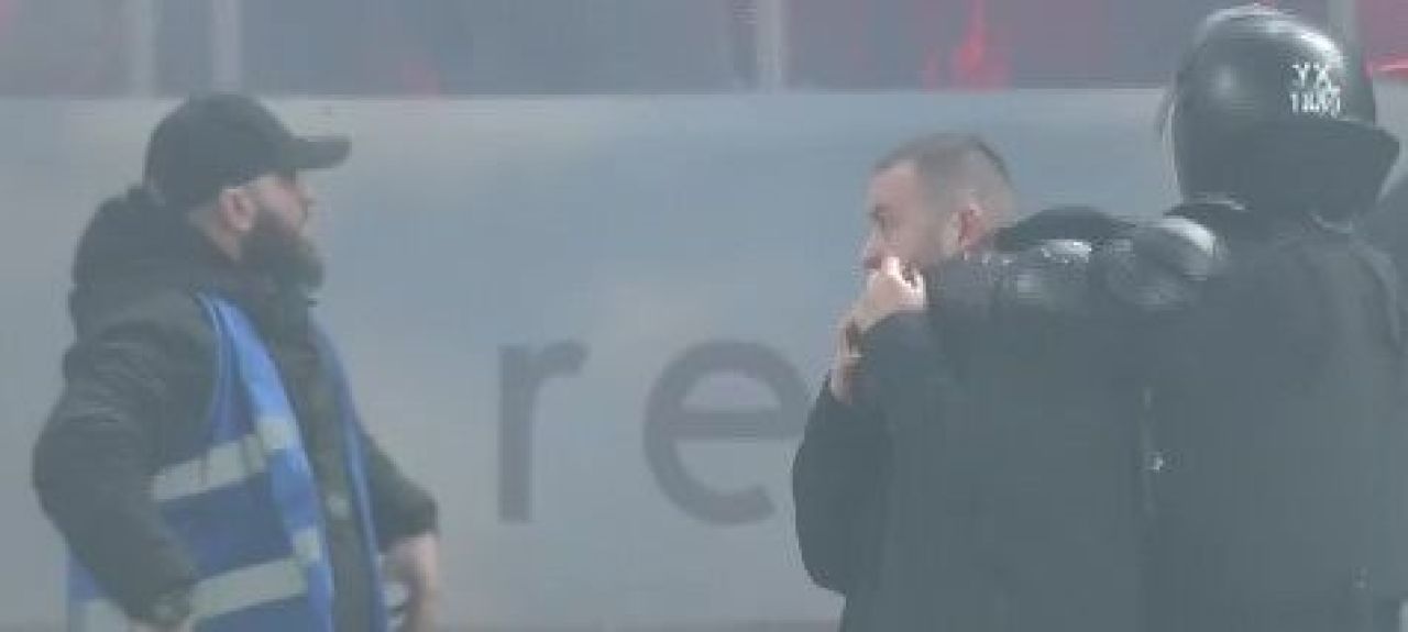 Bătaie pe teren chiar înainte de Dinamo - UTA! Jandarmii au intervenit_5
